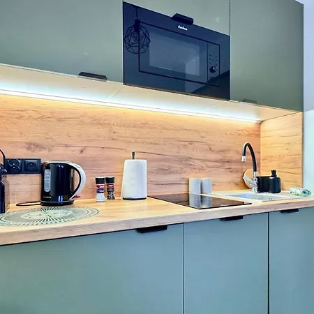 Marea Salazar Dębina *