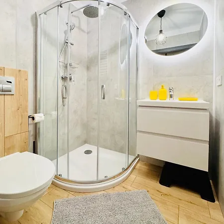 Marea Salazar Dębina *