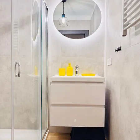 Marea Salazar Dębina *