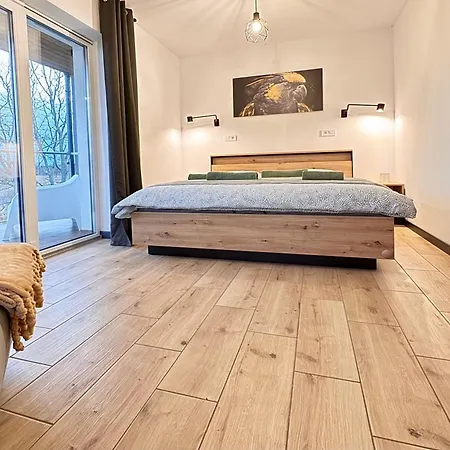 Marea Salazar Dębina *