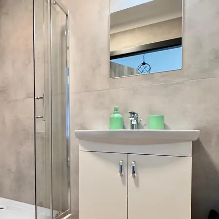 Apartment Marea Salazar Debina *